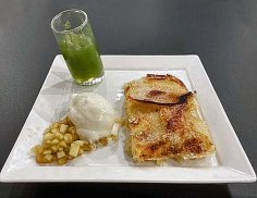 Pannenkoek met appel, ijs en muntgranité